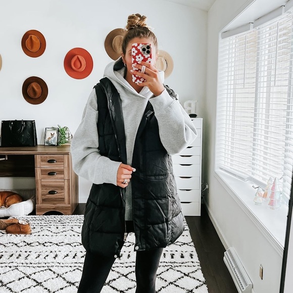 LONG BLACK QUILTED VEST - Picture 1 of 3